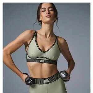 Alo Yoga Airlift Line Green Up Bra Size: M